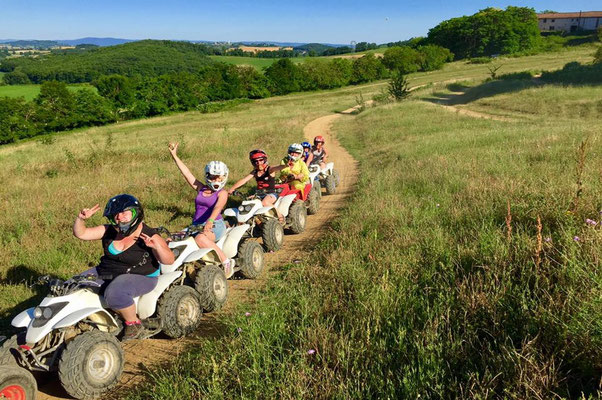 Quad en forêt chez Aubépine Quad en Pays de Cocagne, sport extrême, que faire à Puylaurens, que voir à Dourgne, sensations fortes, activités à faire en famille, buggy, moto cross