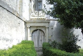 Porte de l'Académie Protestante à Puylaurens, protestantisme Puylaurens, Académie Protestante Montauban
