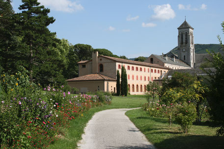 Abbatiale de l'Abbaye d'En Calcat à Dourgne en Montagne Noire, retraite spirituelle, que faire à Puylaurens, que faire à Dourgne