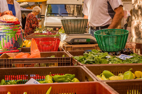 Tarn Tourisme, Marché de Puylaurens, producteurs locaux, Pays de Cocagne, spécialité, que voir à Puylaurens, que voir à Dourgne