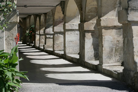 Arcades de Dourgne en Montagne Noire, randonnées, La Capelette, Terres d'Autan, village gourmand, en Calcat, Abbaye Saint Scholastique, que faire à Dourgne