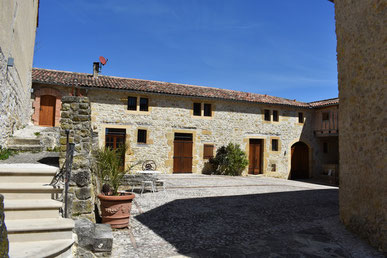 Hébergement insolite à Mouzens, dormir dans un château, Tarn, Pays de Cocagne, Terres d'Autan, office de tourisme, hébergement insolite proche de Toulouse 