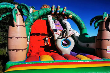 Jeux gonflables et toboggans pour enfants au Domaine du Koukano en Pays de Cocagne, Maurens Scopont, que faire à Puylaurens, que faire à Dourgne, office de tourisme