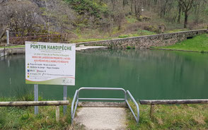 Ponton de pêche accessible tourisme et handicap Dourgne, handi-pêche, pêche dans le Tarn, office de tourisme Terres d'autan-Montagne Noire, que faire à Dourgne, que faire à Puylaurens, handicap moteur