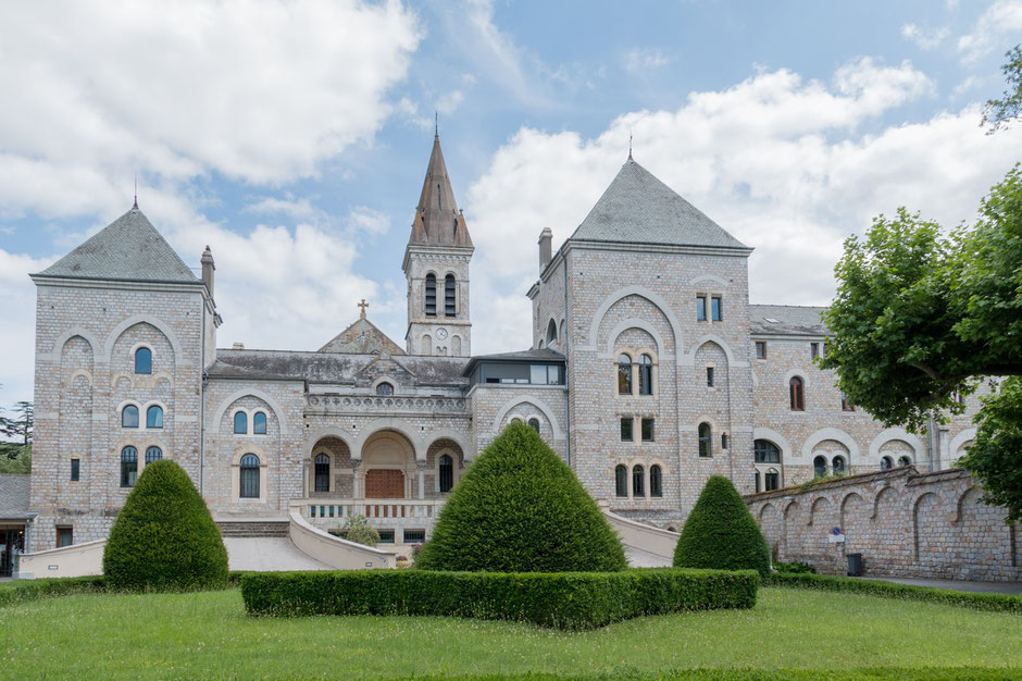 Tarn Tourisme, Abbaye d'En Calcat, Sainte-Scholastique à Dourgne en Montagne Noire, Saint Jacques de Compostelle, retraite spirituelle, pèlerinage, que faire à Puylaurens, que faire à Dourgne